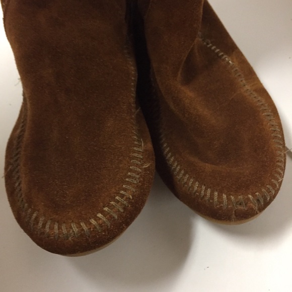 Minnetonka Side Zip Ribbon Trim Fringe Boots SZ 9 - Picture 7 of 8